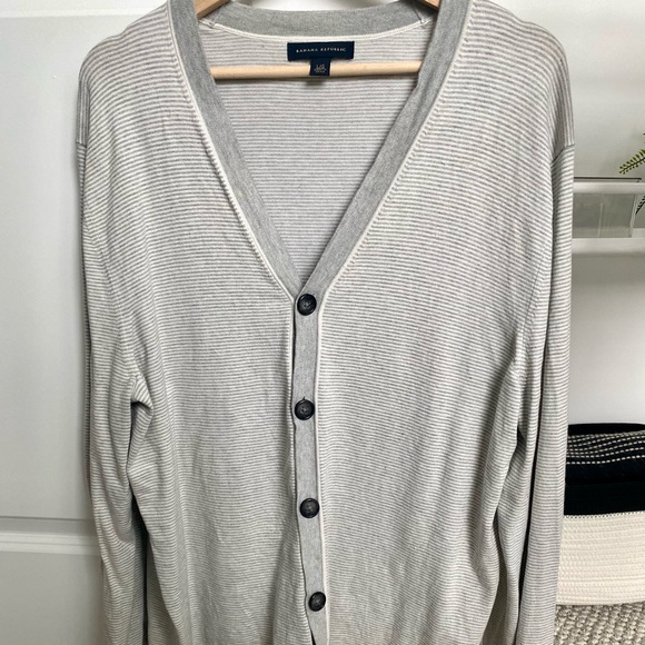 Men’s Large Banana Republic Button Down Cardigan, white/grey striped - Picture 2 of 4